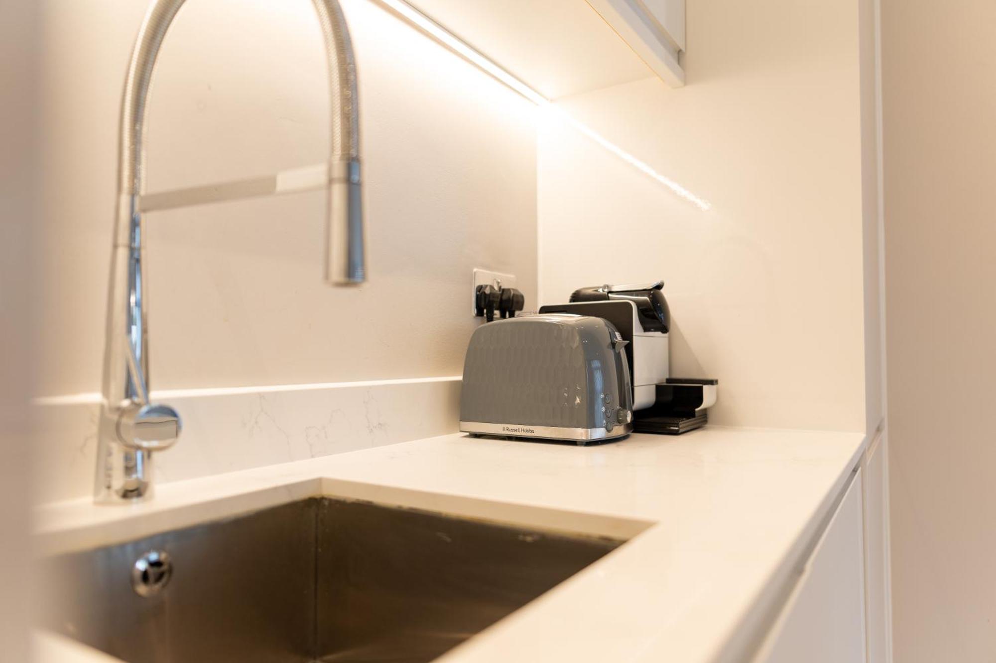 Exclusive Cardiff City Centre Apartment Bagian luar foto