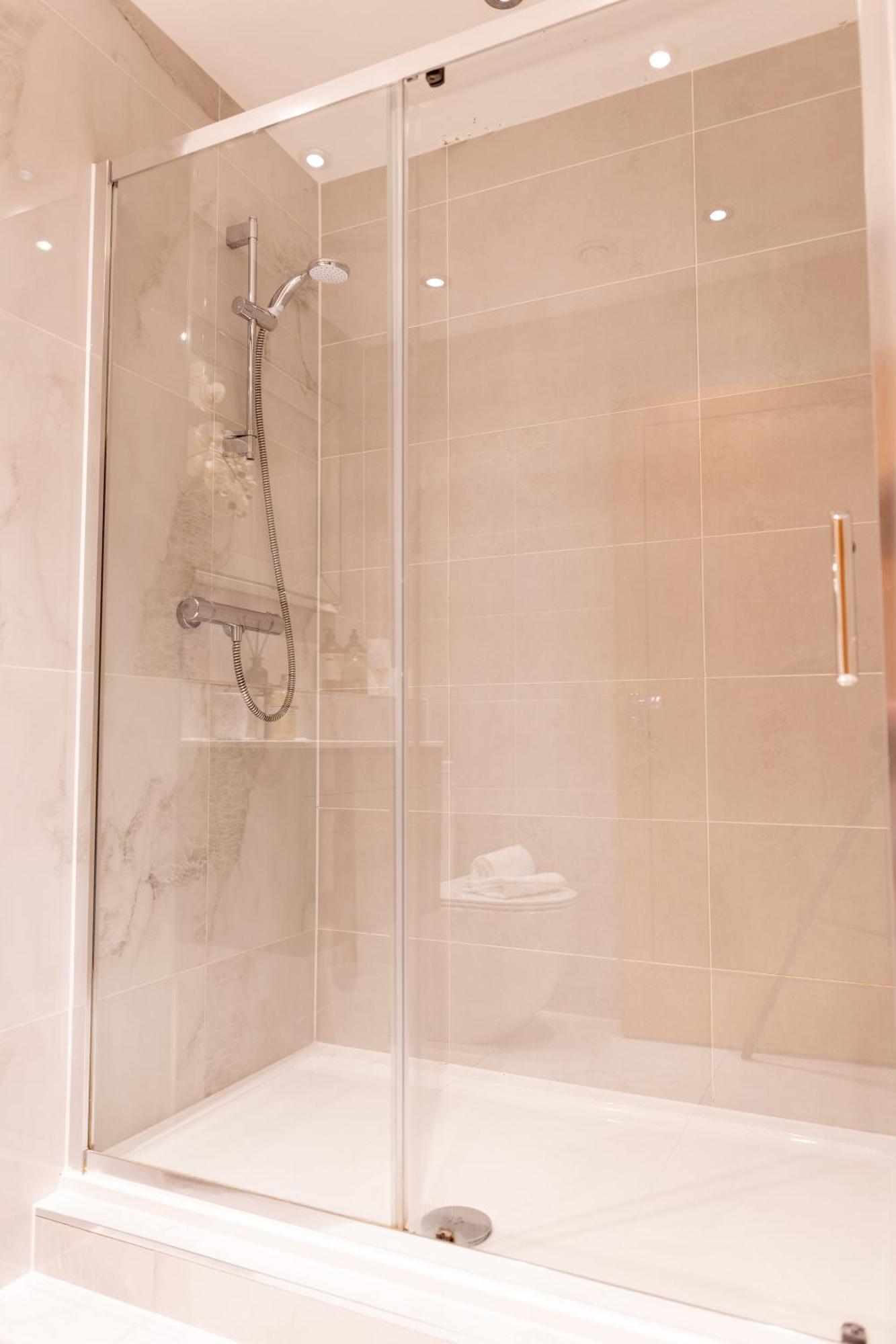 Exclusive Cardiff City Centre Apartment Bagian luar foto